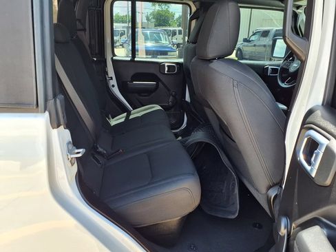 Used 2022 Jeep Gladiator Sport AWD/4WD image 7