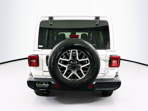 Used 2025 Jeep Wrangler Unlimited Sahara AWD/4WD image 7