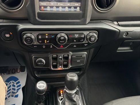 Used 2023 Jeep Gladiator Sport image 12