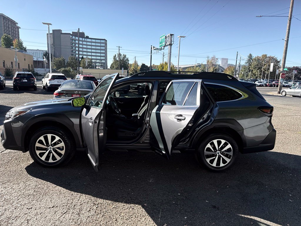 Used 2025 Subaru Outback Premium AWD/4WD image 16