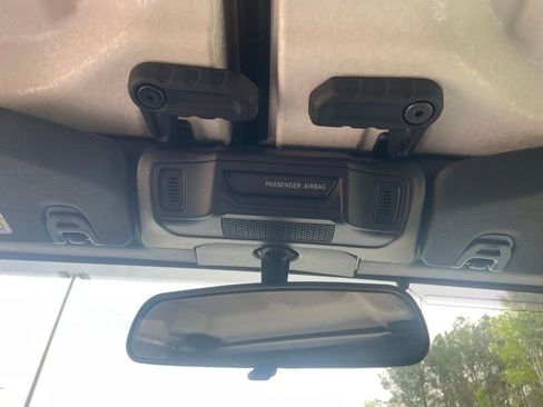Used 2025 Jeep Gladiator Sport AWD/4WD image 19