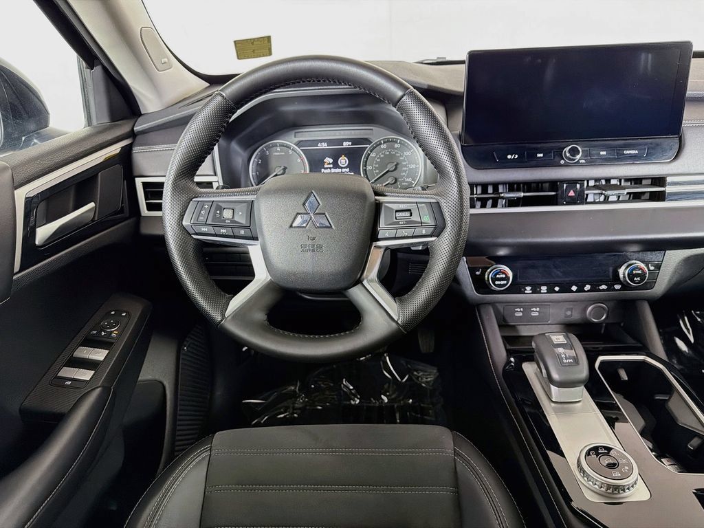 Used 2025 Mitsubishi Outlander AWD image 20