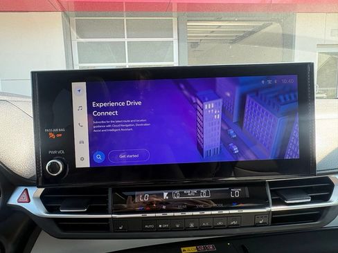 Used 2025 Toyota Sienna XLE w/ XLE Plus Package FWD image 28