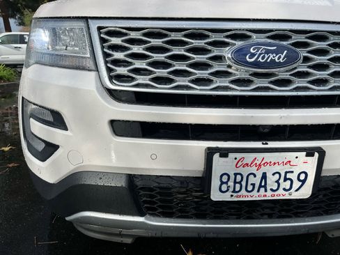 Used 2017 Ford Explorer Platinum image 12
