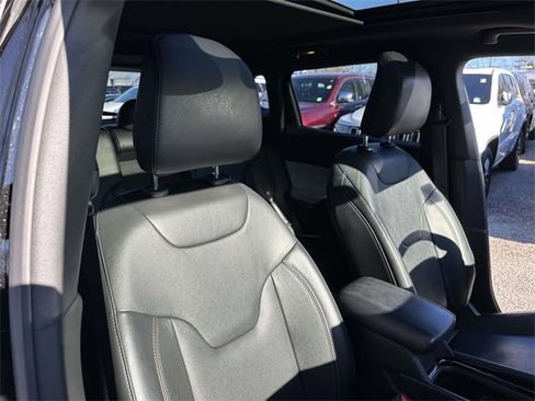 Certified 2023 Jeep Compass Limited w/ Sun and Sound Group image 27