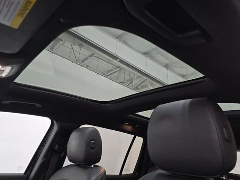 Used 2022 Mercedes-Benz GLB 250 4MATIC w/ Premium Package Lite image 7