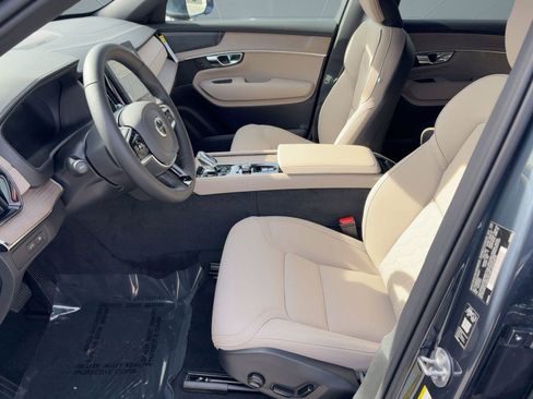 New 2026 Volvo XC90 T8 Plus w/ Protection Package Premier image 5