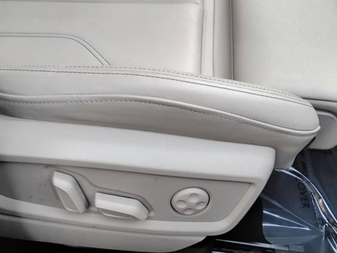 Certified 2025 Audi Q5 2.0T Premium Plus image 27