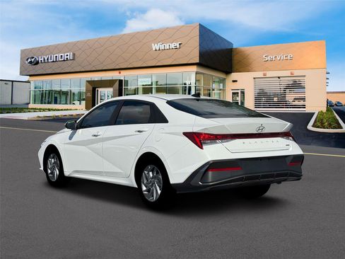 New 2026 Hyundai Elantra Hybrid FWD image 5
