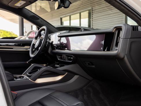 New 2026 Porsche Cayenne Turbo image 51