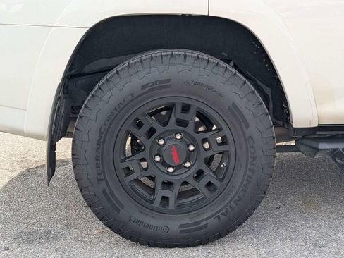 Used 2018 Toyota 4Runner TRD Off-Road Premium AWD/4WD image 11
