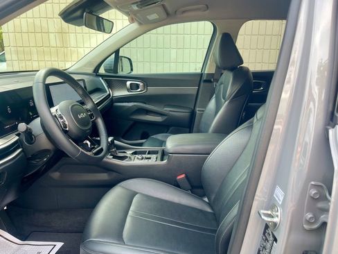 Used 2025 Kia Sorento S FWD image 9
