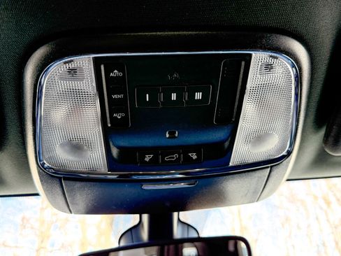 Used 2019 Jeep Grand Cherokee Laredo image 34