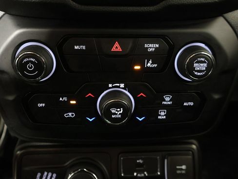 Used 2023 Jeep Renegade Latitude AWD/4WD image 47