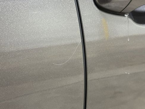 Used 2015 Toyota Highlander LE image 37