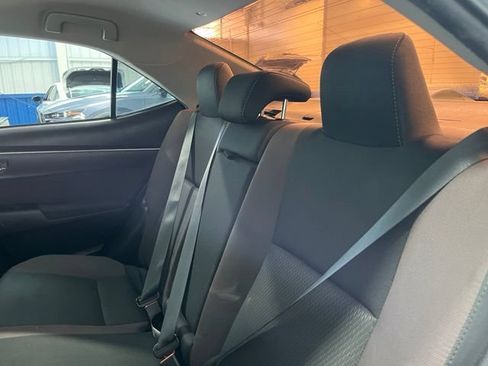 Used 2018 Toyota Corolla LE FWD image 19