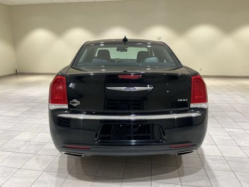 Used 2019 Chrysler 300 Touring L w/ Quick Order Package 22F RWD image 4