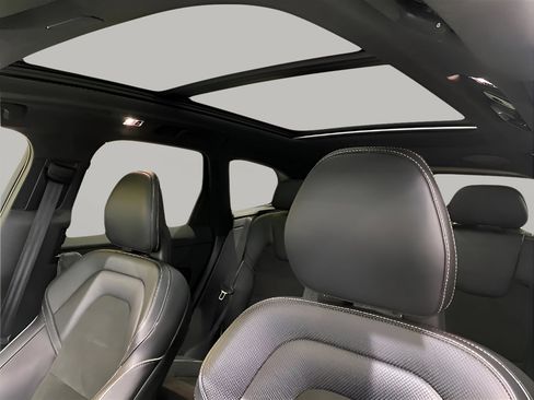 Used 2019 Volvo XC60 T6 R-Design w/ Protection Package Premier image 21