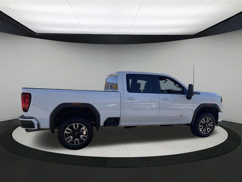 Used 2022 GMC Sierra 2500 AT4 image 4