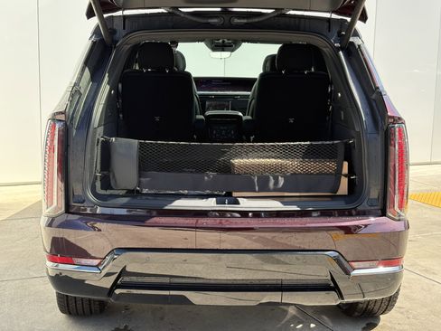 New 2025 Cadillac Escalade IQ Sport 2 w/ LPO, ONYX Package image 9