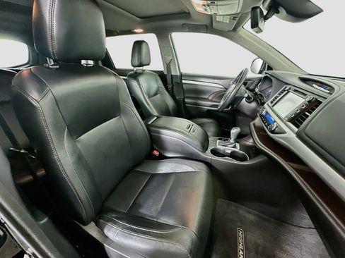 Used 2018 Toyota Highlander XLE FWD image 32