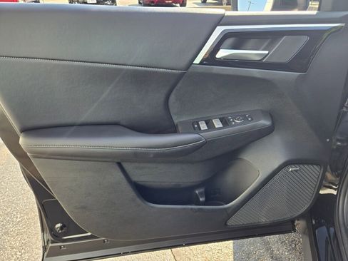 New 2025 Mitsubishi Outlander SE image 19