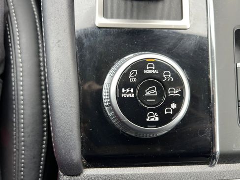 Used 2023 Mitsubishi Outlander SE image 26