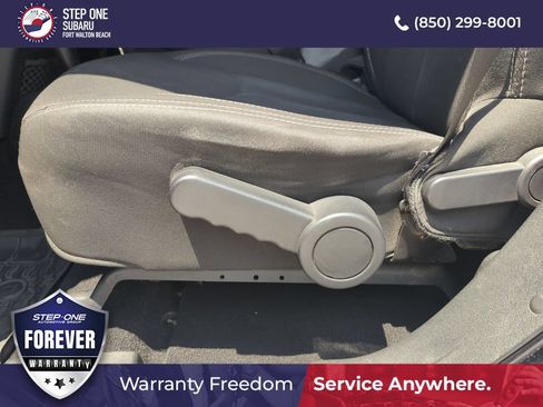 Used 2017 Jeep Wrangler Unlimited Sahara w/ Connectivity Group AWD/4WD image 13