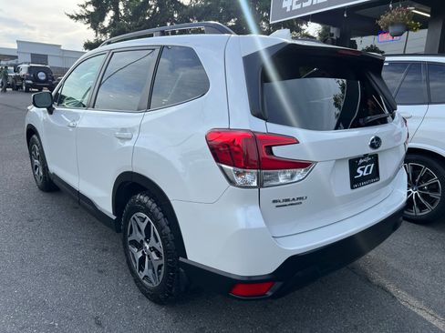 Used 2020 Subaru Forester Premium image 8