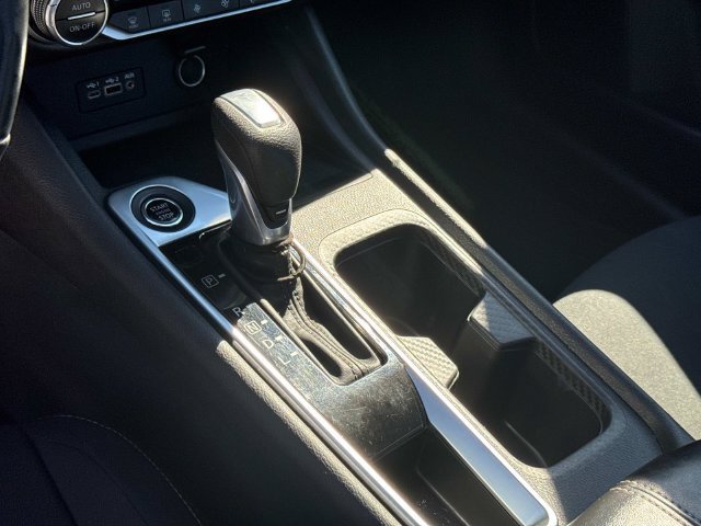 Used 2022 Nissan Sentra SV w/ All-Weather Package FWD image 31