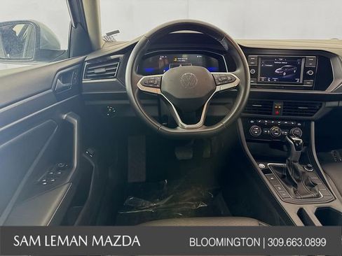 Used 2024 Volkswagen Jetta SE image 20
