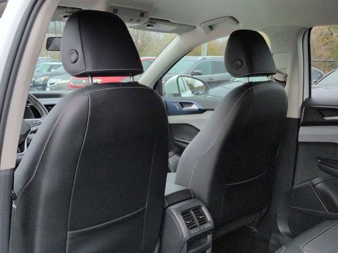 Used 2022 Volkswagen Taos SE image 19