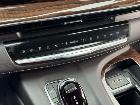 Certified 2021 Cadillac Escalade Premium Luxury Platinum image 37