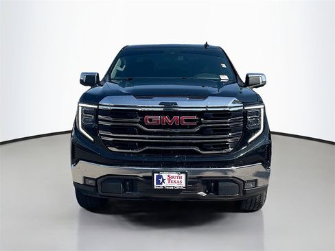 Used 2022 GMC Sierra 1500 SLT image 2
