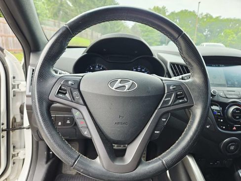 Used 2017 Hyundai Veloster Turbo w/ Tech Package 02 FWD image 13