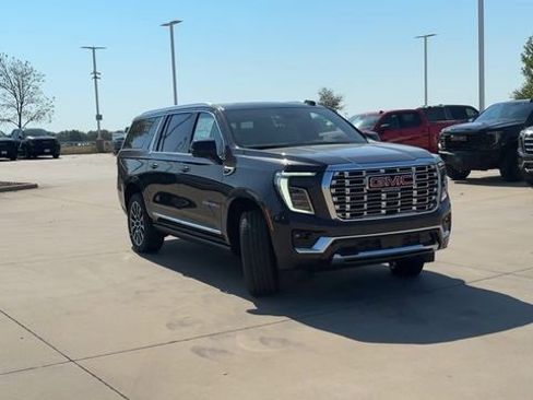 New 2026 GMC Yukon XL Denali w/ Denali Reserve Package image 3