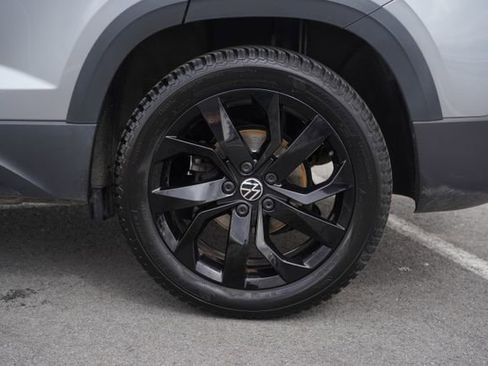 Used 2023 Volkswagen Taos SE w/ Panoramic Sunroof Package image 42