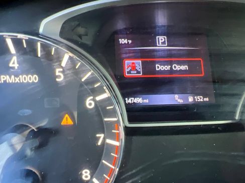 Used 2016 Nissan Pathfinder SL w/ Cargo Package FWD image 4