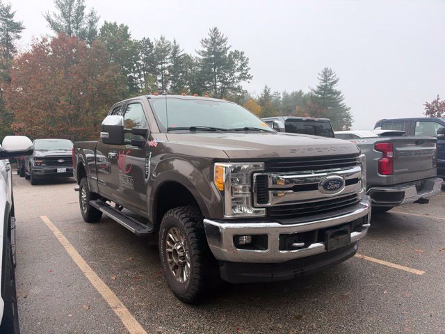 Used 2017 Ford F250 XLT w/ XLT Premium Package AWD/4WD image 3
