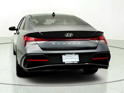 Used 2024 Hyundai Elantra SEL FWD image 6