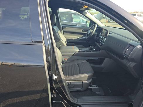 Certified 2025 Nissan Pathfinder Rock Creek image 8