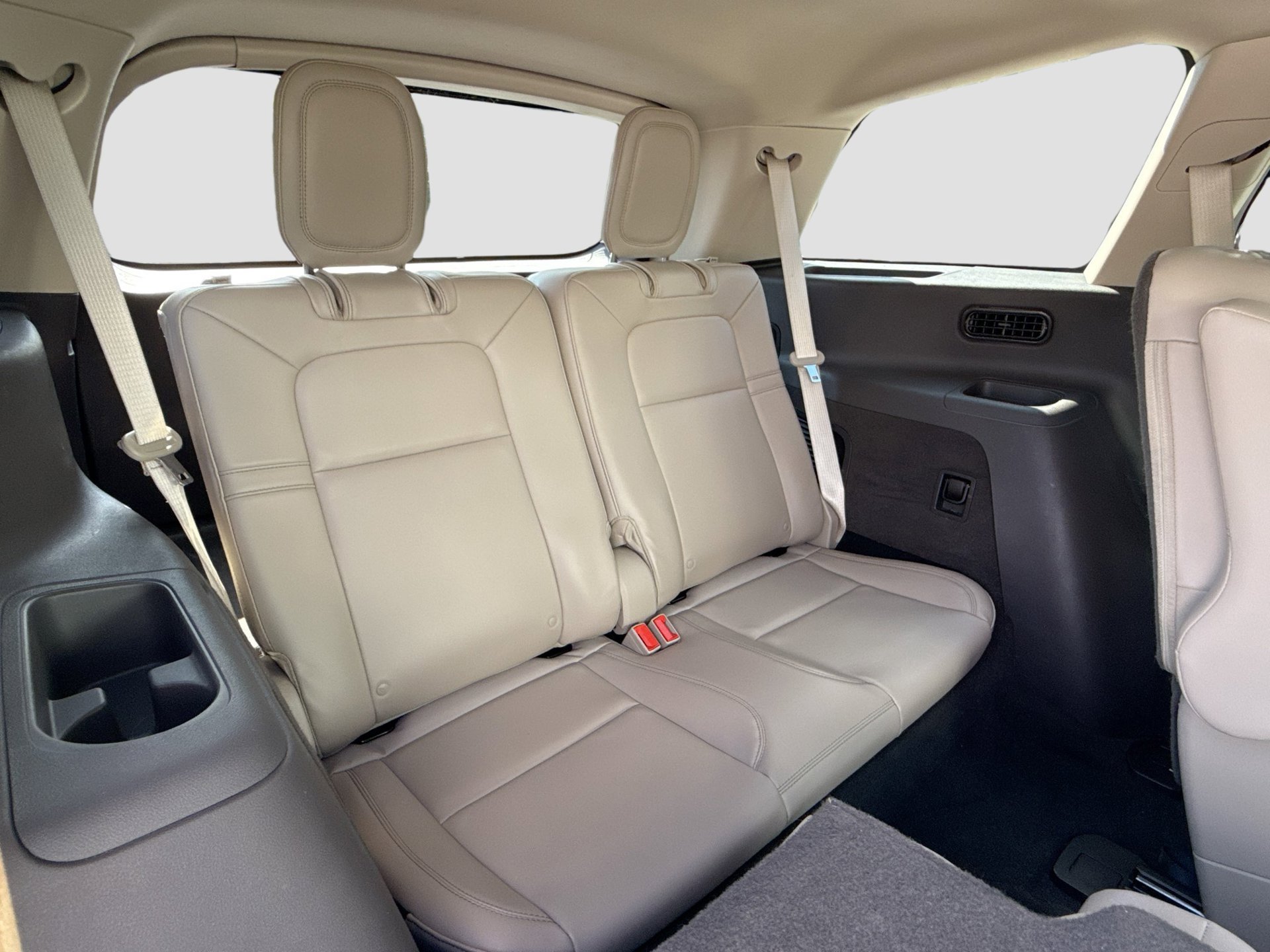Used 2023 Lincoln Aviator 2WD w/ Premium Package image 18