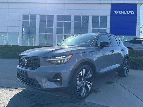 Certified 2023 Volvo XC40 B5 Ultimate w/ Protection Package Premier AWD/4WD image 42