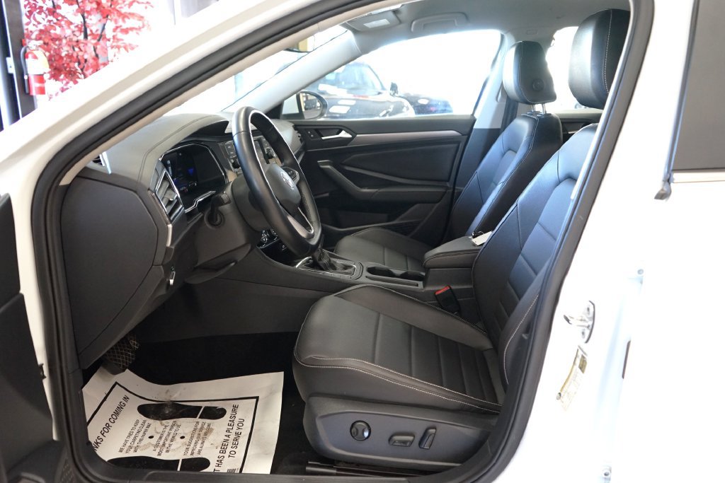 Used 2023 Volkswagen Jetta SE FWD image 24