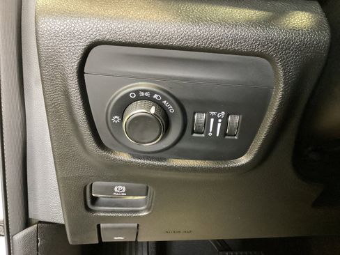 Used 2024 Jeep Grand Cherokee Altitude image 21