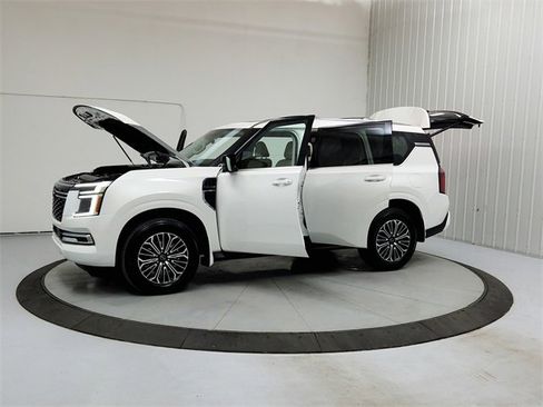 New 2026 Nissan Armada Platinum image 11