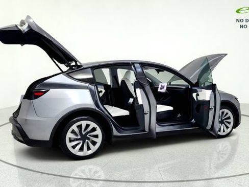 Used 2026 Tesla Model Y AWD image 19