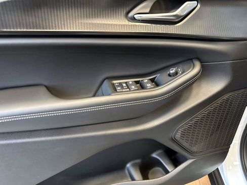 New 2025 Jeep Grand Cherokee Altitude image 7