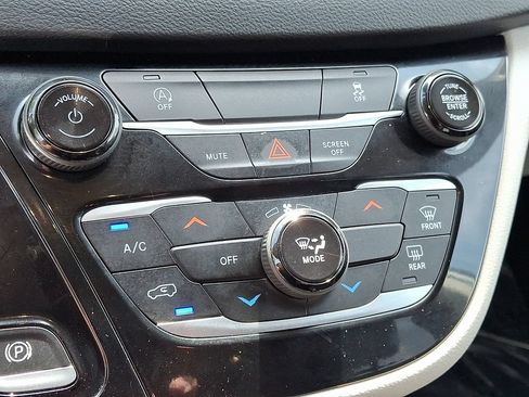 Certified 2023 Chrysler Voyager LX FWD image 15