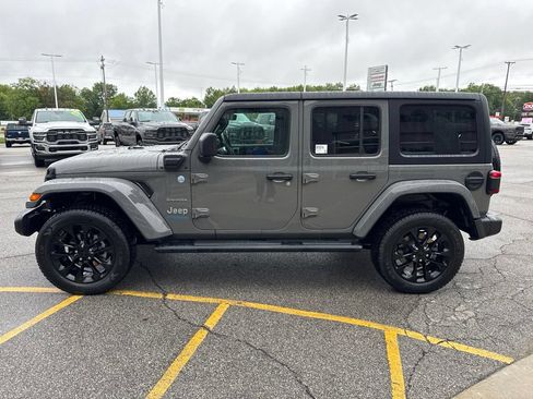 Used 2021 Jeep Wrangler Unlimited Sahara w/ Cold Weather Group AWD/4WD image 8